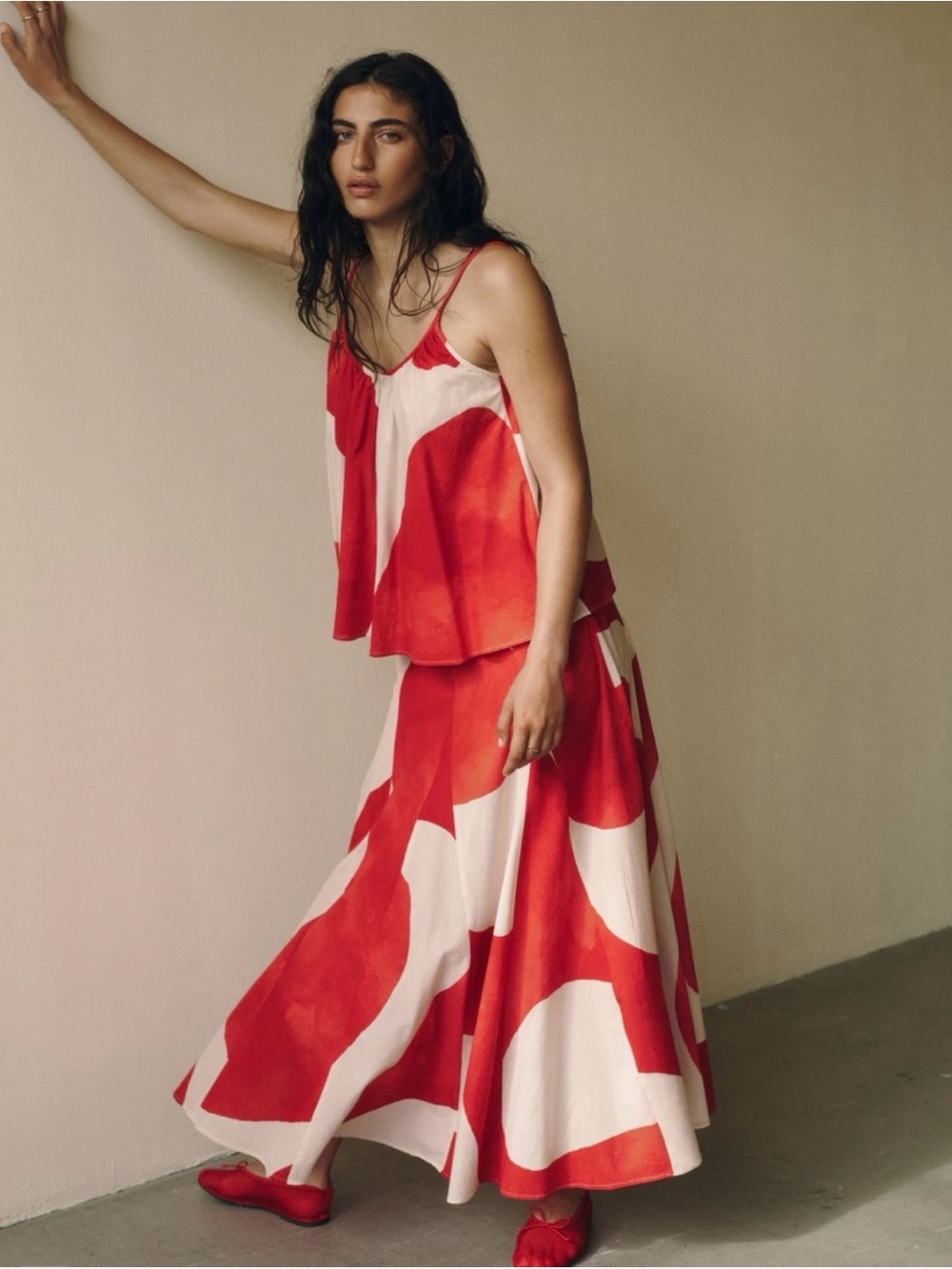 H&M Red and Ivory Abstract Swing Cami & A-Line Maxi Skirt 2 Piece Matching Set - Picture 2 of 9